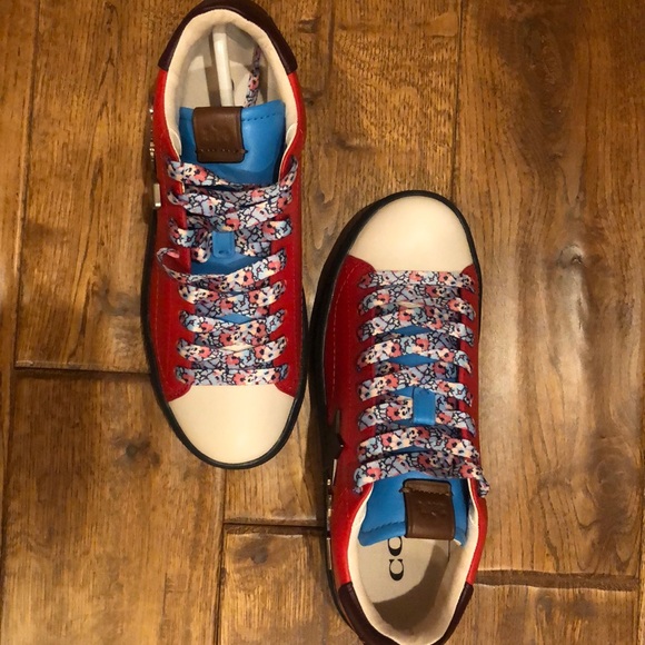 Coach - Picture 2 of 5